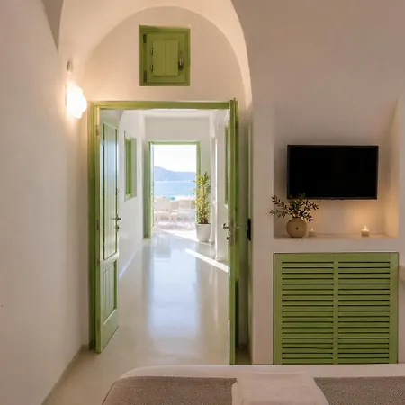 Mamma Mia Santorini Suites-volcano -caldera -sunset View Aparthotel 3*